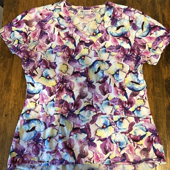 Bundle of 2 scrub tops. - Picture 3 of 10